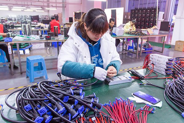 LED display cabinet assembly line