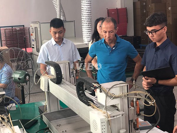 Customer factory tour and LED display discussion