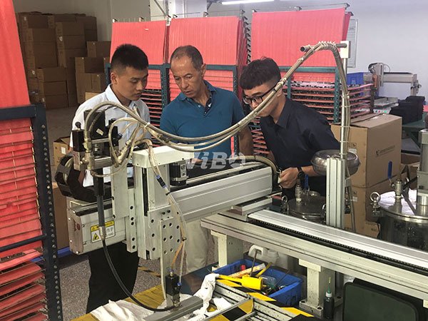 International customer visiting an LED display factory