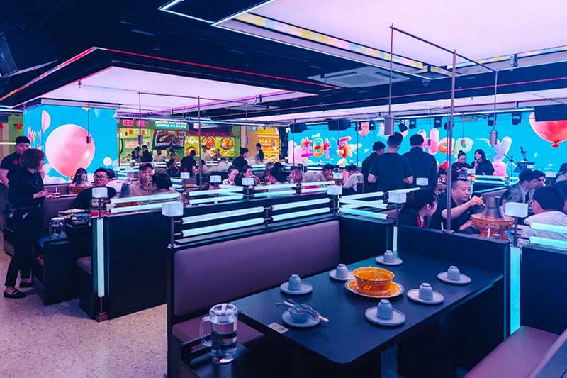 Restaurant immersive LED display solution